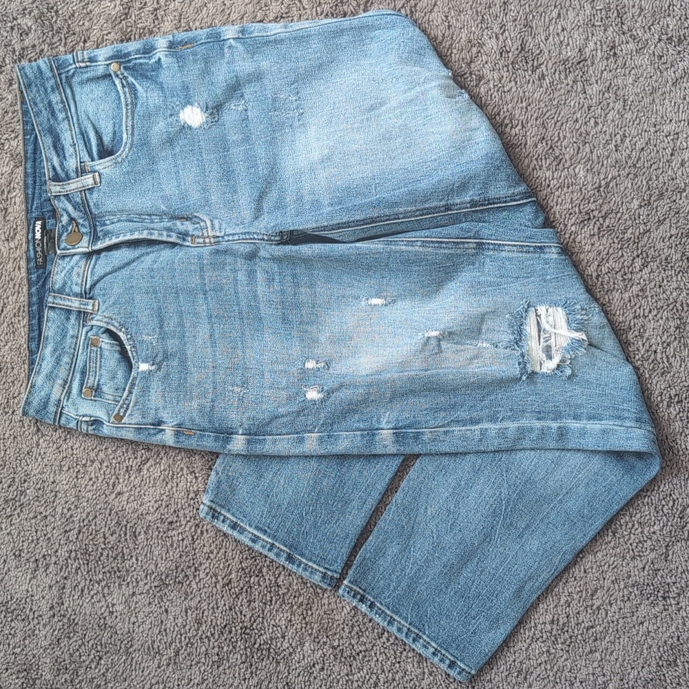 Fashion Nova Sz 5 Distressed Blue Junior/Women Jeans
